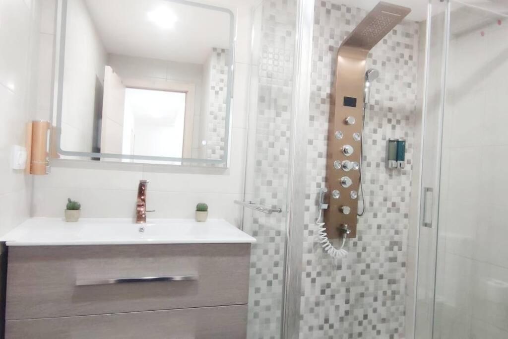 - Lujo - Parking, Maquina Arcade, Wifi Y Netflix Appartement Oviedo Buitenkant foto