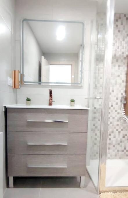 - Lujo - Parking, Maquina Arcade, Wifi Y Netflix Appartement Oviedo Buitenkant foto